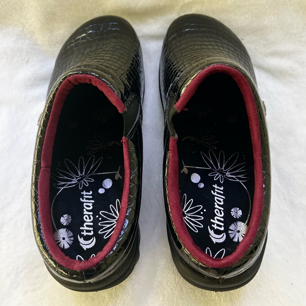 Therafit Clogs Black Size 9.5-10 Crocodile-Embossed Patent Leather Mules Womens - Picture 7 of 16